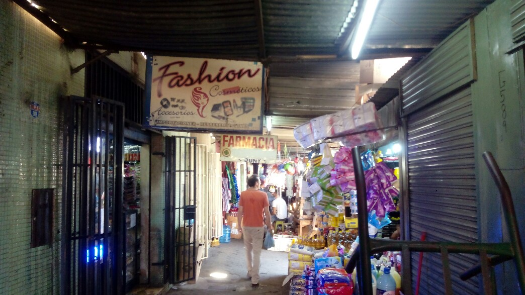 Dans l'une des allées du mercado