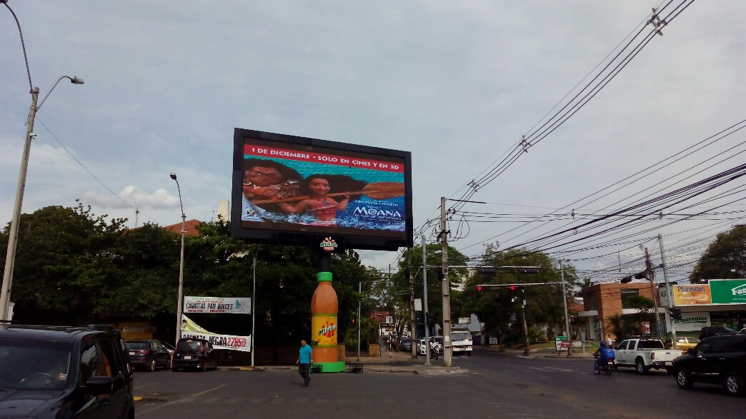 Énorme pub sur l'avenida d'Espana