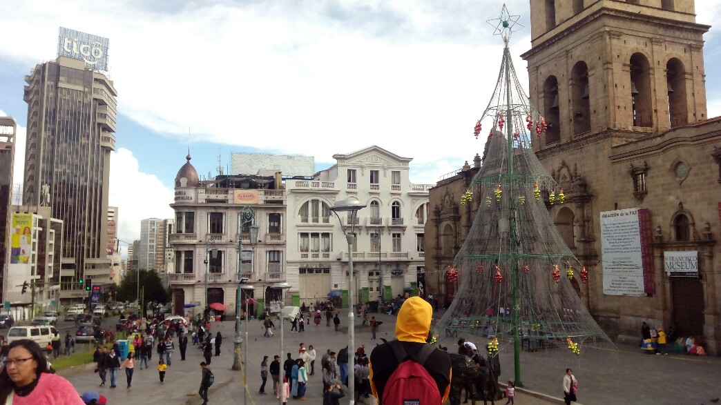 La cathédrale et sa place