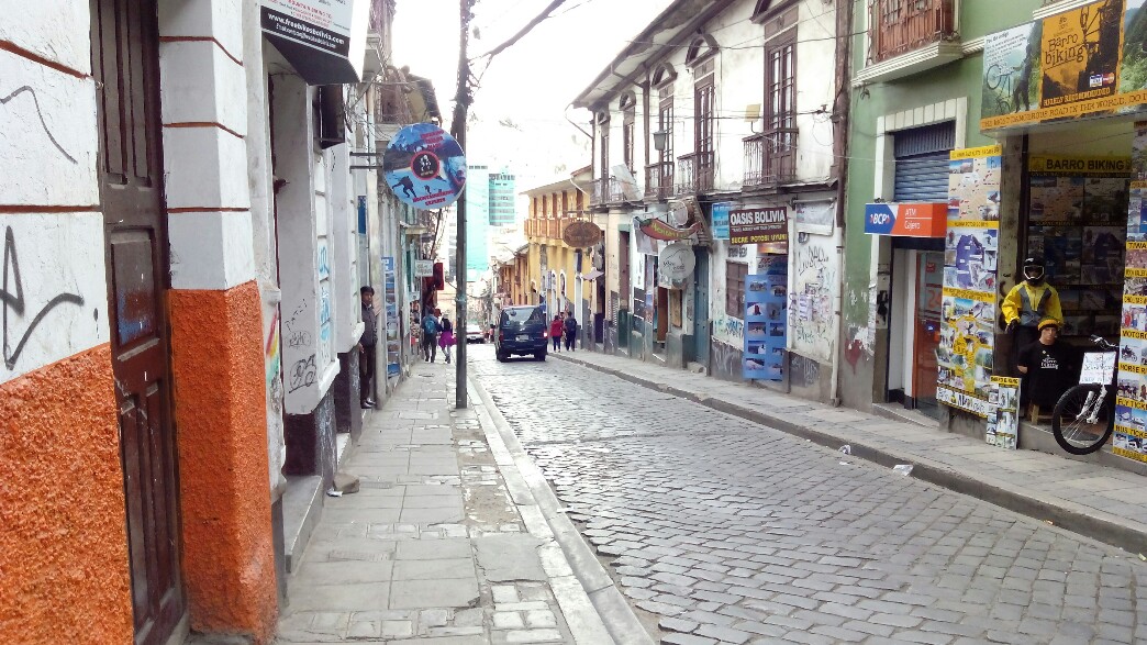 La rue ou se trouve les agences pour les excursions