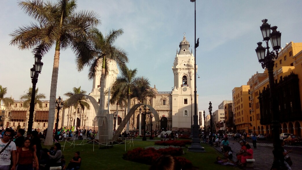 La cathédrale sur la place des armes